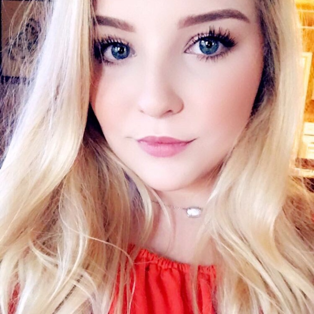 Meet your posher, Micaela